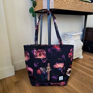 Herschel Retreat Tote - Floral Revival